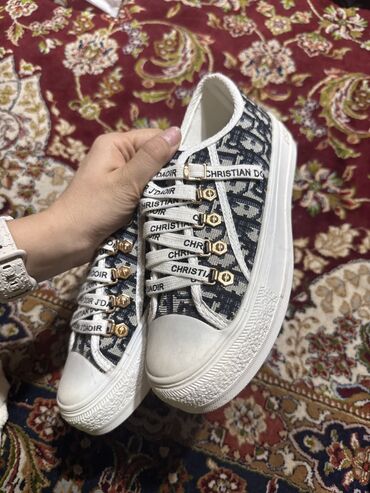 Другая женская обувь: Продаю классные кеды под Dior,эту пару мне подарили,к сожалению