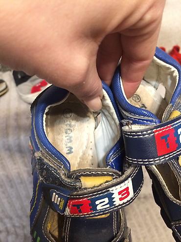 Детская обувь: Продаю детскую обувь. Все вместе за 2000 сом . На 1-2 года . В — 6