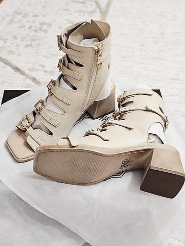 Босоножки, сандалии, шлепанцы: Женские Босоножки-Гладиаторы MAXI на каблуке, бежевые, натуральная — 12