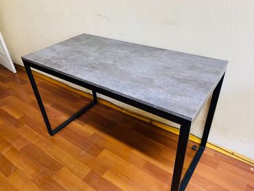 столы с эпоксидной смолой цена: Офисный Стол, цвет - Серый, Б/у