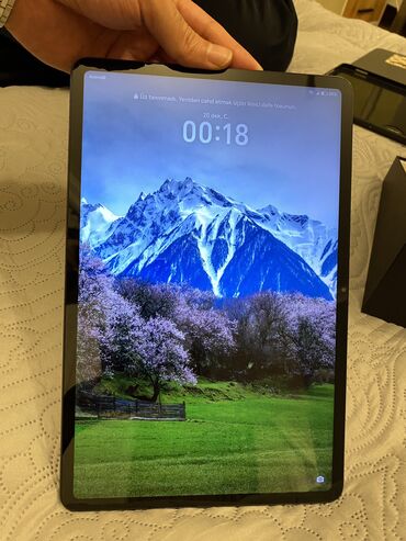 Digər planşetlər: Honor pad 9.cox az istifade olunub. 8 ay zəmanəti var 4 aydir alınıb
