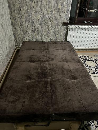 sofa bed: Прямой диван-клик-клак, обитый мягким велюром темно-шоколадного цвета — 5
