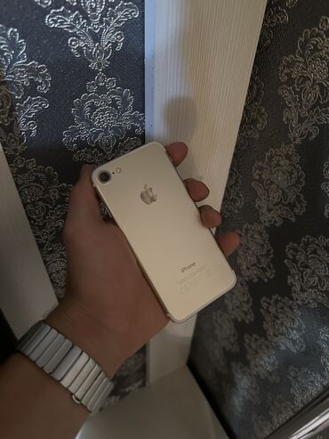 чехлы на айфон 13 про: IPhone 7, Б/у, 32 ГБ, Золотой, Чехол, 100 %