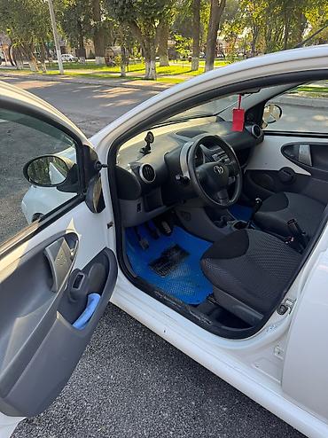 camry 55 xle: Toyota Aygo: 2010 г., 1 л, Механика, Бензин, Хэтчбэк — 6