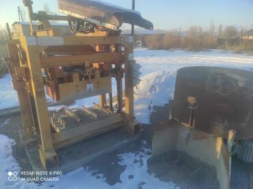 ручной станок для кирпича из глины: Станок для производства пескоблоков. Почти новая. Комплект. Выпущено