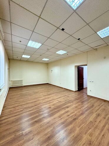 Офисы: Сдаю Офисное Помещение 400 кв.м. в аренду в центре Бишкека - 3х