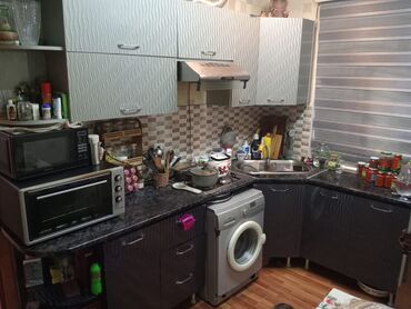 Matraslar: Metbex mebeli satilir. 300 azn. Ustunde qaz moyka aspirator verilir