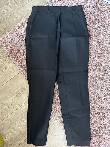 laneno odelo: Crne elegantne pantalone – klasičan kroj - Boja: crna - Kroj: ravne — 1