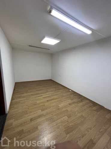 продаю помещение под офис: Сдаю цокольное помещение 50 квадратных метров, по улице Токтогула