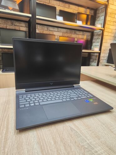 Kompüter və noutbuk aksesuarları: Intel Core i7, 16 GB, 16 "