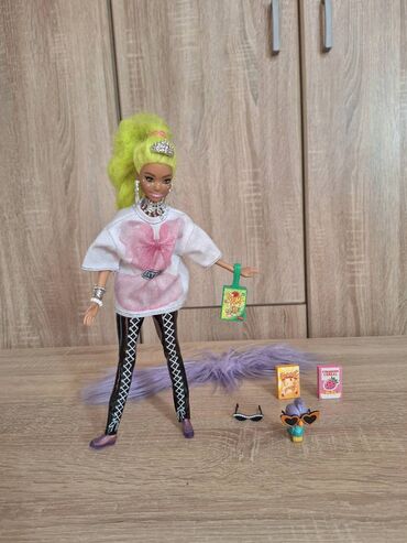 Igračke: Mattel Barbika Extra Neon sa zelenom kosom i kućnim ljubimcem (Mogu da — 2