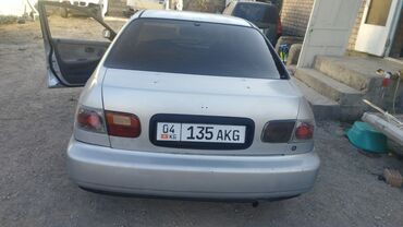 коробка сивик: Honda Civic седан (примерно 1991 гг.), серебристый цвет, кузов EJ/EK