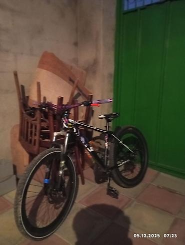 Dağ velosipedləri: Dağ/şəhər üçün universal velosiped Xüsusiyyətlər: - Alüminium — 8