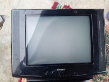 islemis soyducu: Samsung televizoru, qara rəngdə. Evdə və ya ofisdə istifadə üçün