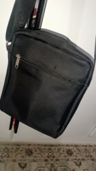 чемоданы бишкек дордой цены: Барсетка, Материал: Тканевый материал, Застежка на молнии, Множество карманов, Регулируемый ремень, Б/у