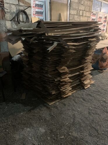 Konteynerlər: Karton Qutu Ölcü Eni 40sm Hündürlük 50sm Uzunu 60sm. Qiyməti 1əd 4azn — 14