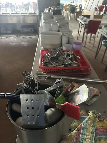 bicaq sekilleri: Kafe/restoran üçün tam aşxana qab-qacaq və alət dəsti Tərkib: - Ağ — 3