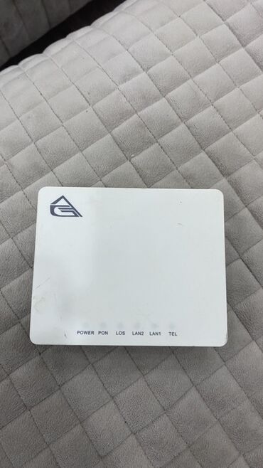 Generatorlar: GPON ONU – ONU102T optik şəbəkə terminalı Xüsusiyyətlər: - Model