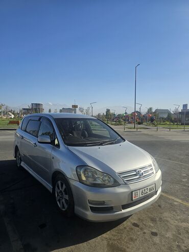 срочно продаю в связи с переездом: Toyota Ipsum: 2003 г., 2.4 л, Автомат, Газ, Вэн/Минивэн