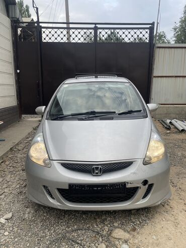 Унаа сатуу: Honda Fit: 2003 г., 1.5 л, Вариатор, Бензин, Хетчбек
