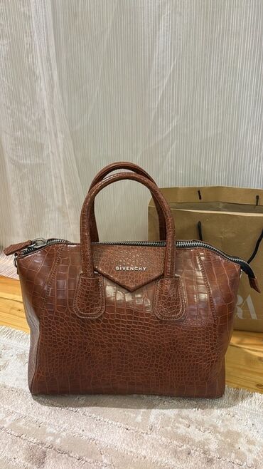 Əl çantası, Givenchy, İşlənmiş