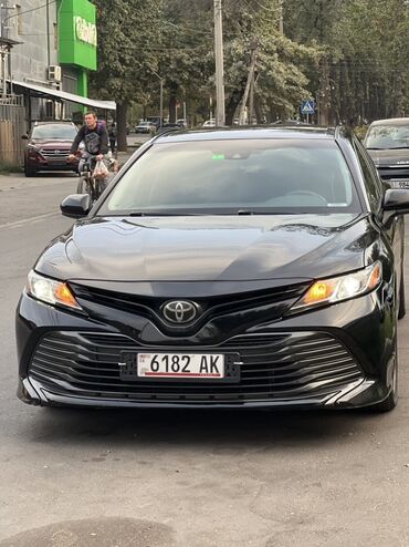 камри 70 машина: Toyota Camry, чёрный седан бизнес-класса (поколение XV70). Основные