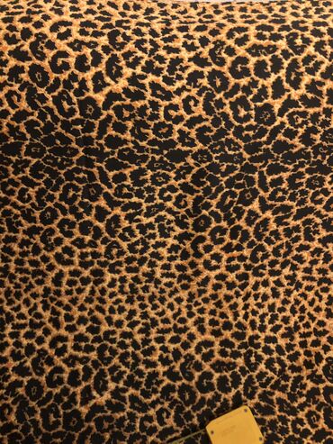 Digər tekstil: 1-6 trikotin parçalar. Qiyməti 35 man. 7-9 ipək parça qiyməti 18-20 — 2