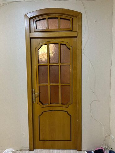 mdf qapılar: Qonaq otağı üçün İşlənmiş Otaq qapısı Çərçivə ilə, Ünvandan götürmə