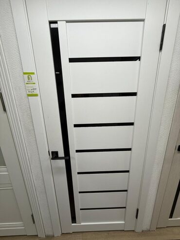 шкаф со стеклом: Межкомнатная дверь со стеклом, В лофт стиле, цвет - Белый