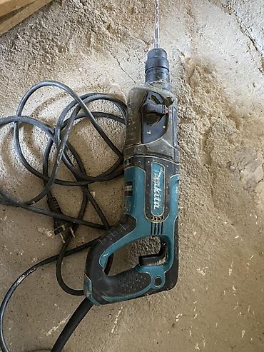 Инструменты: Перфоратор Makita HR2475 - Сеть 230–240 В, 50–60 Гц - Мощность 780 Вт — 1