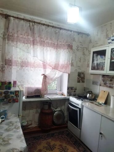 1комнатная квартира 39кв м: 1 бөлмө, 30 кв. м, Хрущевка, 2 кабат, Косметикалык ремонт