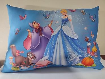 Jastuci: Dimenzije jastuka 45x32 su 1999 din i 32x32 su 1999 din. Dizajn na lalafo.rs — 20 Jastuci: Dimenzije jastuka 45x32 su 1999 din i 32x32 su 1999 din. Dizajn — 20