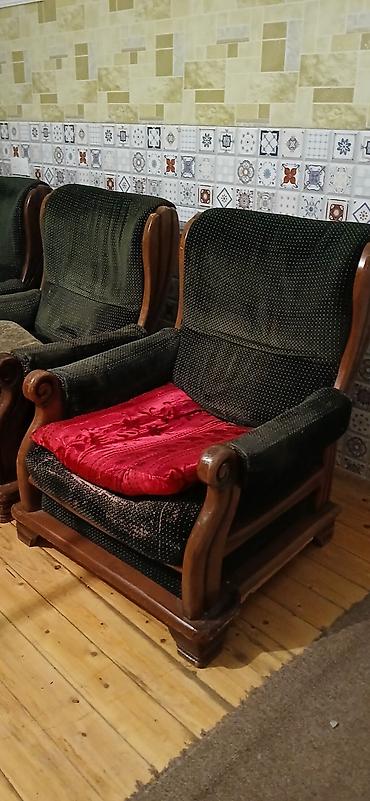 divan 100 azn: Klassik üslubda mebel dəsti: - 1 ədəd 3 nəfərlik divan - 2 ədəd iri — 4