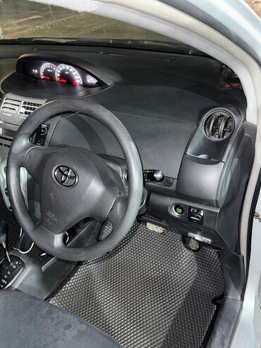 Toyota: Toyota Vitz: 2005 г., 1.3 л, Автомат, Бензин, Хэтчбэк — 14