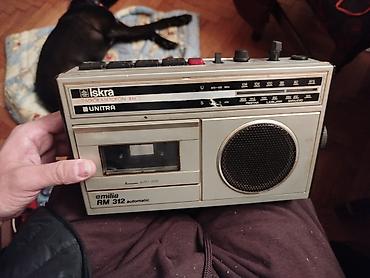 Iskra stari retro kasetofon. Fm i kaseta rade ali komadne za kasetu tj