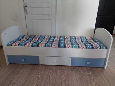 Beşiklər: Oğlan üçün, Dördbucaq, Beşik, Dəst ilə, Matras ilə, Yellənmə mexanizmsiz