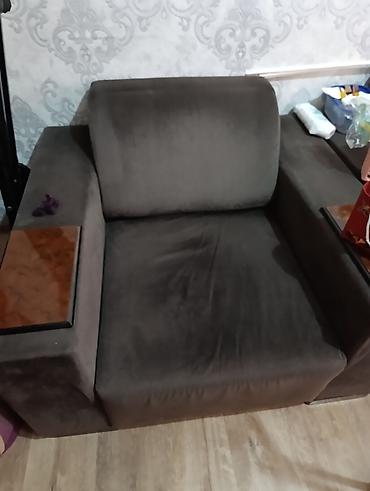 divan krislo: Mebel: Yumşaq kreslo Təsvir: - Rəng: tünd qəhvəyi - Material: yumşaq — 2