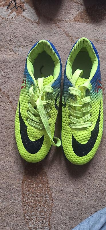 Бутсы: Набор футбольной обуви (разные модели и расцветки) В комплекте — 2