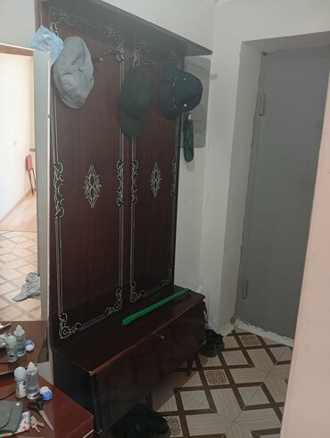 xacmaz mebel: Vewalka + obuvnica. giymeti 15 manat