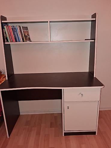 panel radiyatir: Düz masa, Stulsuz, Polkalı, Siyirməli, Sadə laminat — 2
