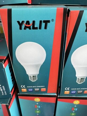 Лампы и настольные светильники: Светодиодная лампа YALIT с цоколем E27. Лампа имеет белый свет с