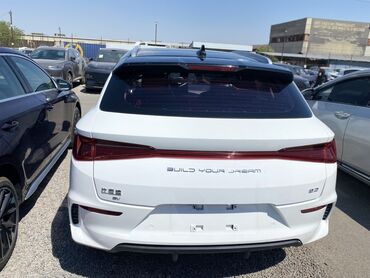 мини электромобиль: Электрический кроссовер BYD Yuan Plus EV в белом цвете с черной