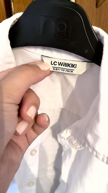 ağ kedlər: LC Waikiki uşaq köynəyi - Model: klassik ağ düyməli köynək - — 2