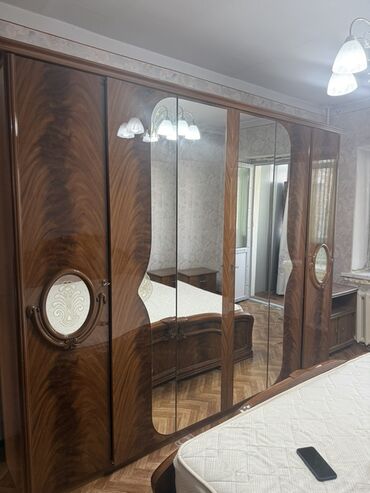 Спальные гарнитуры: Спальный гарнитур, Б/у, Двуспальная кровать, Шкаф, Комод, Италия, цвет - Коричневый — 6