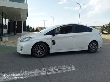 Toyota: Toyota Prius: 1.8 l | 2011 il Hetçbek