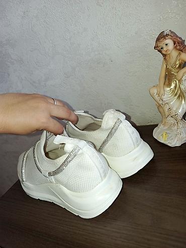hundur krasofkalar: Ayaqqabı yeni kimi çox az istifadə olunub. Geyinmədiyim üçün çox ucuz — 5