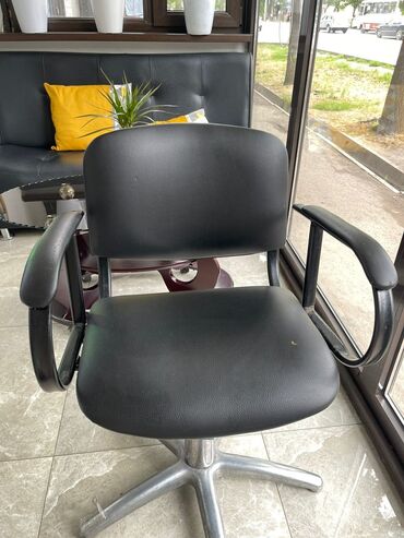 парикмахерские кресла ош: Салонные кресла