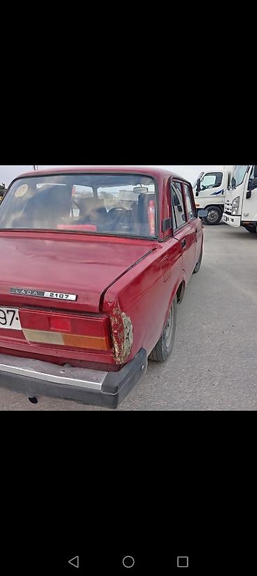 07 qapı: LADA 21 05 qırmızı rəngli sedan avtomobil. 07 YƏ YĞLIB BƏZİ — 2