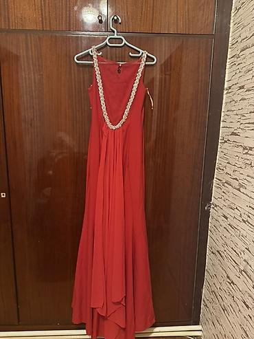 Qırmızı uzun ziyafət/libas - Stil: Uzun, axıcı ətəkli, arxa hissəsi lalafo.az -da Qırmızı uzun ziyafət/libas - Stil: Uzun, axıcı ətəkli, arxa hissəsi