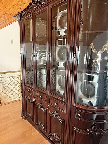 Servantlar: Klassik üslublu vitrinli bufet/dolap YENİ KİMİDİR / QIRIĞI YOXDUR - — 1